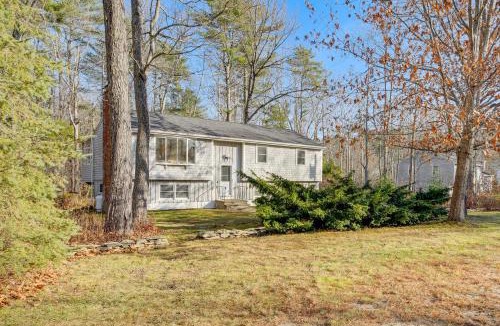 Brunswick House | 1 Mi to Maine Street! MCM-Style Home in Brunswick