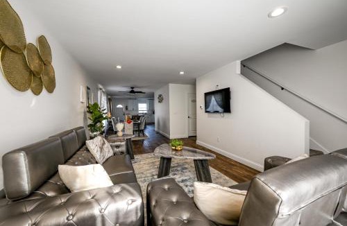 Springfield House | 1 Mi to MGM Springfield: Cozy Winter Duplex!