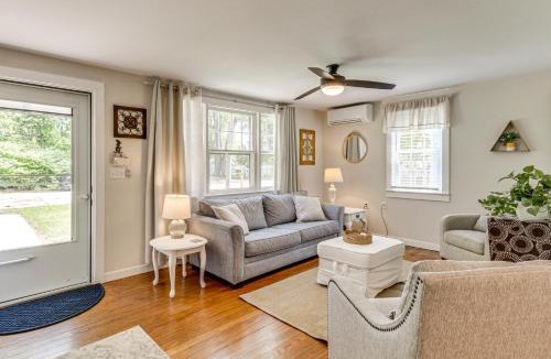 Niantic House | < 1 Mi to Sand! Updated Cottage w/Yard in Niantic