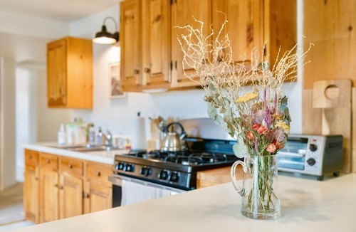 Stowe Area Apartment | 1 mile from Stowe Mt Resort. Cute, pet-friendly loft apartment. Private hot tub.