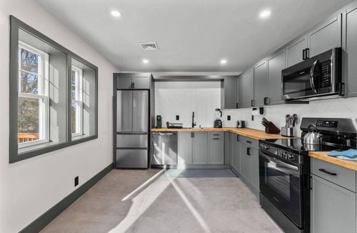Berlin House | 1 Min to I-91 - Newly Renovated Modern 2 BR Home