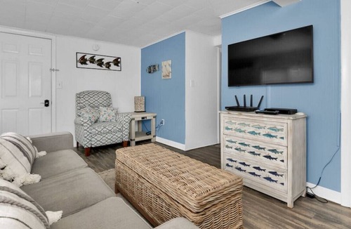 Ocean Park Apartment | 1 Minute to The Beach! Walk & Watch The Sunrise!
