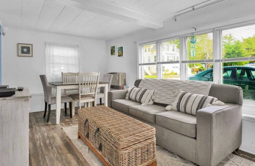 Ocean Park Apartment | 1 Minute to The Beach! Walk & Watch The Sunrise!