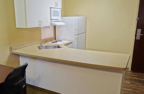 Fishkill Apartment | 1 Queen Bed | Non-Smoking, Kitchen