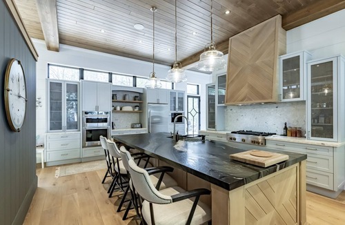 Muskoka Lakes Cottage | 10 bed 9 bath cottage on Walkers Point, Lake Muskoka