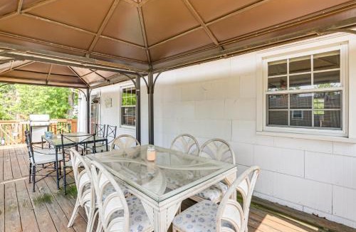 Bayville House | 10 Mi to Beach! Group-Friendly Bayville Getaway