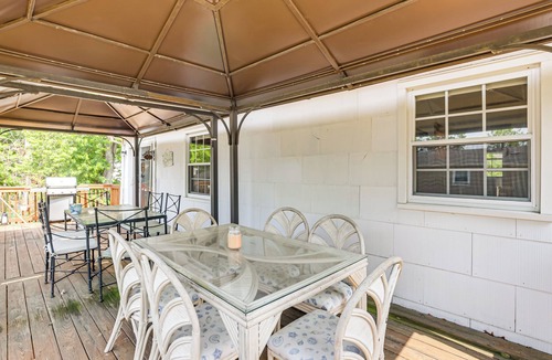 Bayville House | 10 Mi to Beach! Group-Friendly Bayville Getaway
