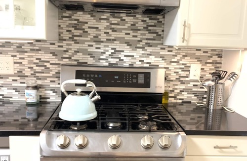Chelsea House | 10 min to Boston and near airport w/free parking