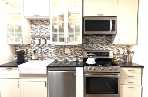 Chelsea House | 10 min to Boston and near airport w/free parking