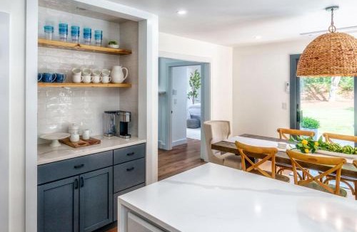 North Falmouth House | 10 min to Old Silver Beach 20 min to Woods Hole