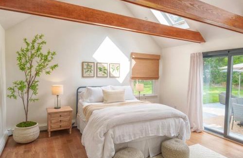 North Falmouth House | 10 min to Old Silver Beach 20 min to Woods Hole