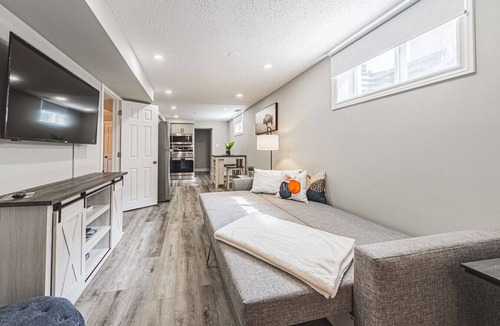 Burlington Apartment | 10 min walk to DT, stylish, free parking | IOB3