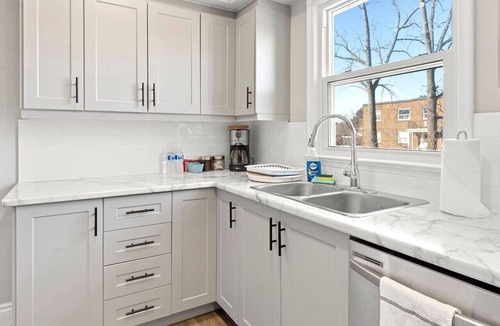 Burlington Apartment | 10 min walk to DT, stylish, free parking | IOB2
