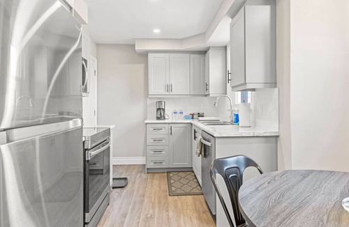 Burlington Apartment | 10 min walk to DT, stylish, free parking | IOB1