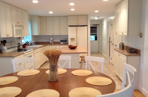 Cotuit House | 10 minute walk to the beach! 20% off between August 20 - September 8!