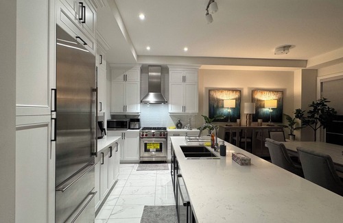 Markham House | 10 Queen Beds - Business Elite Luxury Residence Markham’s Prestigious Angus Glen