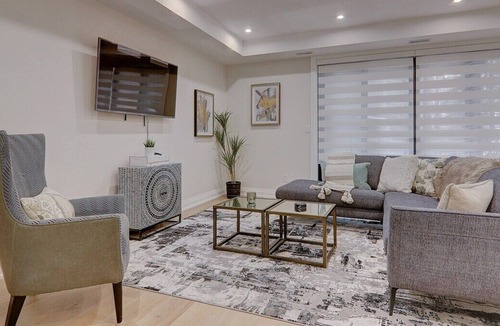 Midtown Toronto Apartment | 1000 sq ft of Luxury Living in The Annex