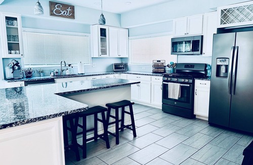 Ventnor City House | 1½ Blocks to Beach | Entire Home | Large Deck w/Grill| Beach Gear | Parking
