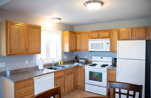 Plainville House | #11 -* 4 Bedrooms, 3 Baths! Sleeps up to 10