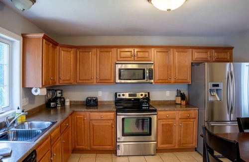 Plainville House | #11 -* 4 Bedrooms, 3 Baths! Sleeps up to 10