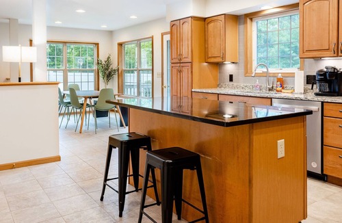 Gansevoort House | 12 Min to Saratoga! Pet Friendly, Spacious, Peaceful and Inviting