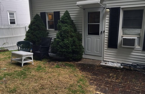 West End House | 1200 sq ft ♦ West End Townhouse ♦ Perfect Location