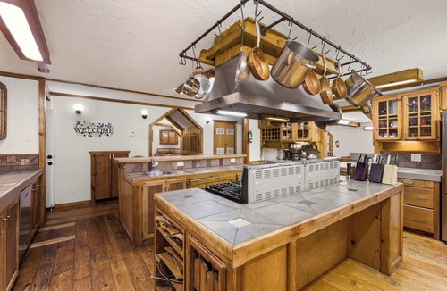West Dover Villa | 12BR Villa Near Mount Snow Sleeps 35 Hot Tub & Indoor Pool