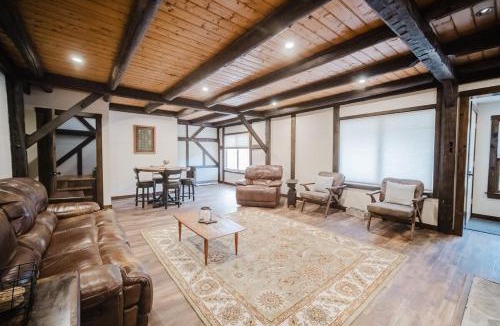 Sunday River Area House | 13 Beds, 17 Guests with Hot tub only 15Mins to Sunday River