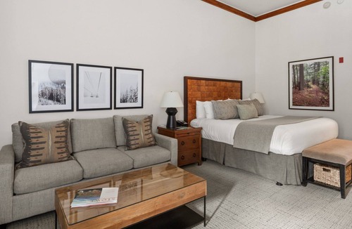 Stowe Area Cabin | #145 * Lodge At Spruce Peak | Studio | Pool & Mountain Views | Ski in Ski Out