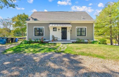East Falmouth House | 147 Edgewater Dr W, Falmouth