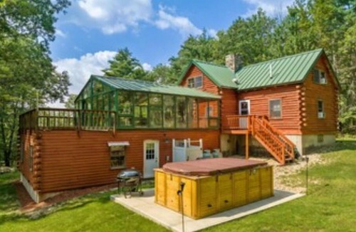 Alton Bay House | 14ft HOT TUB SPA,SLEEPS 10, nSAUNA, POOL/FOOSBALL/GAMES