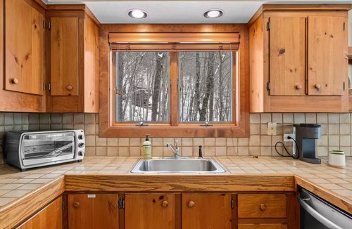 Plymouth Ski Chalet | 15 min to Killington & Okemo 4-bedroom Chalet w/Private Sauna & Hot Tub