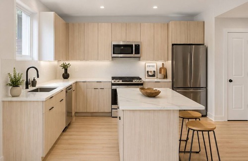 Greenville House | 15 min to NYC, Spacious & Private 3BR Home Sleeps 12