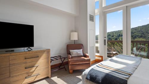 Stowe Area Resort | 1535 Guest Room Spruce Peak Lodge at Stowe Mt Resort Sleeps 4