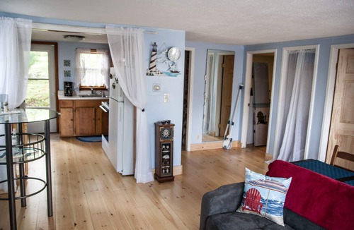 Old Orchard Beach Cottage | 15B Great Location! Walk to Beach/Pier in 5 min-Cottage Sleeps 6;12 w/front unit