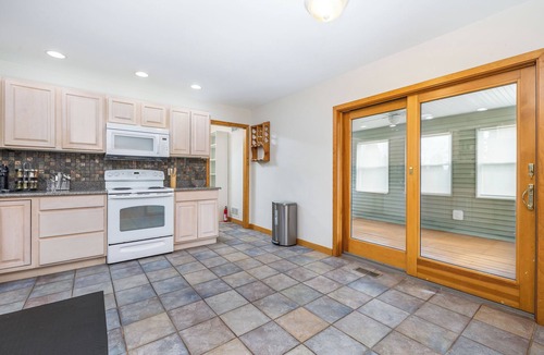 Manchester House | 15mins to Hartford, Home in Manchester w/King Bed