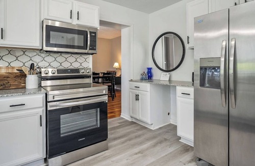 Canandaigua House | 16 Guests in City of Canandaigua/3 Min From Venues