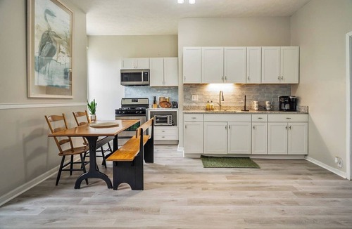 Canandaigua House | 16 Guests in City of Canandaigua/3 Min From Venues