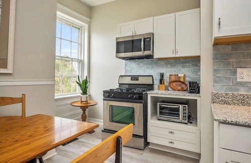 Canandaigua House | 16 Guests in City of Canandaigua/3 Min From Venues