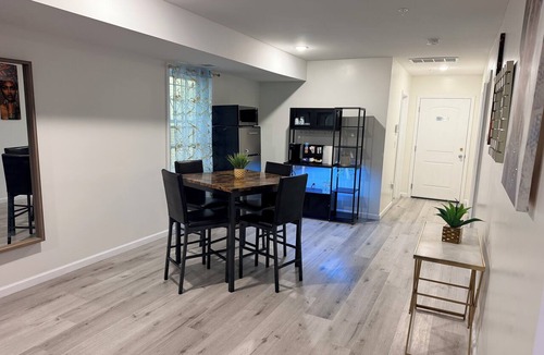 Lower Vailsburg Apartment | 17 mins from Newark International Airport; 30-40 mins to NYC, 2 mins to bus stop
