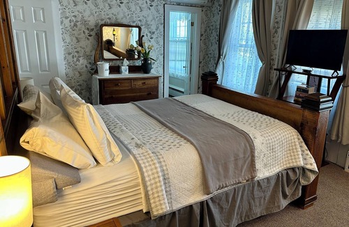 West Dover Hotel | 1846 Inn and Tavern