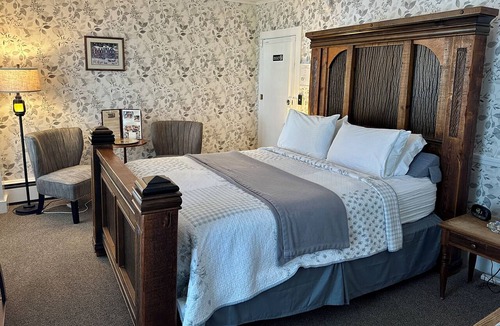 West Dover Hotel | 1846 Inn and Tavern