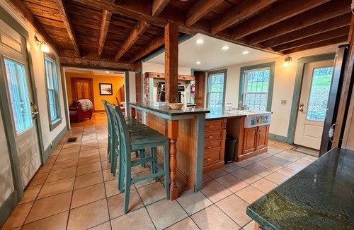 Waterbury House | 1847 Farmhouse Retreat: Hot Tub, AC, EV Charger + Mountain Views