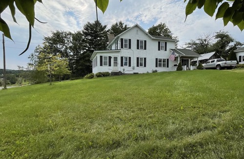Canandaigua House | 1920's Farmhouse with antique charm and quiet comfort. Wineries, skiing, more!