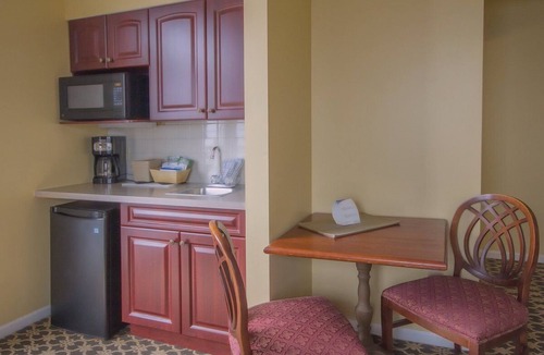 Jamestown Condo | 1BD/Jamestown - Historic Victorian Resort with Lots of Amenities!