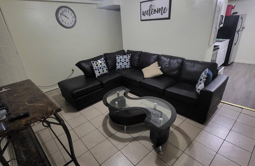 The Hill Apartment | 1br apartment within walking distance from Cedar and York St