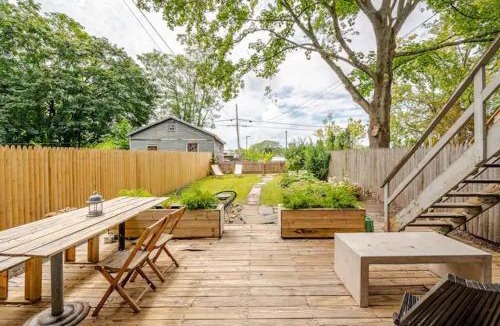 Hudson House | 1BR Hudson Apartment 3Min Walk To Warren St For Two