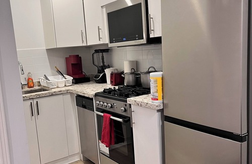 Hamilton Apartment | 1st Floor Studio Suite Near Hamilton Airport, Mohawk College, St. Joe’s Hospital