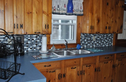 North Eastham Cottage | 2/10 mile Walk to Private Bayside Beach - Secluded Getaway - Central AC