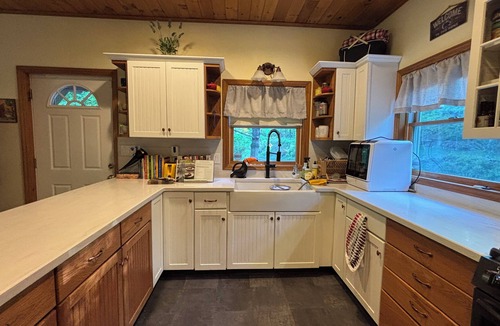 Mount Marion House | 2+ Acres Creekside Cottage Hudson Valley Retreat Woodstock–Kingston, NY Sleeps 7